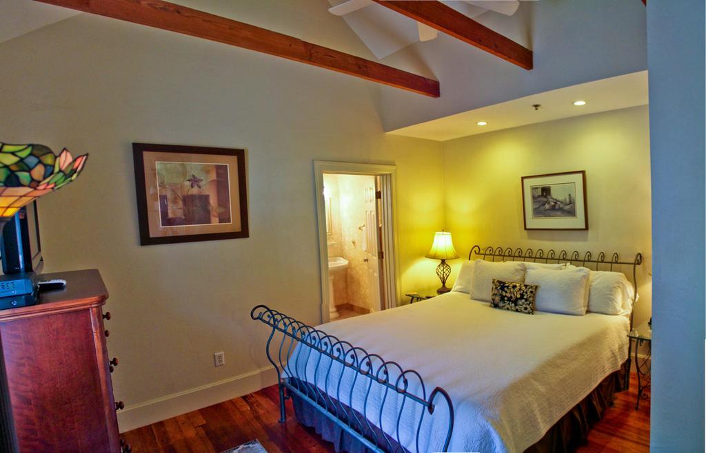 نيو سميرنا بيتش Night Swan Intracoastal Bed & Breakfast المظهر الخارجي الصورة