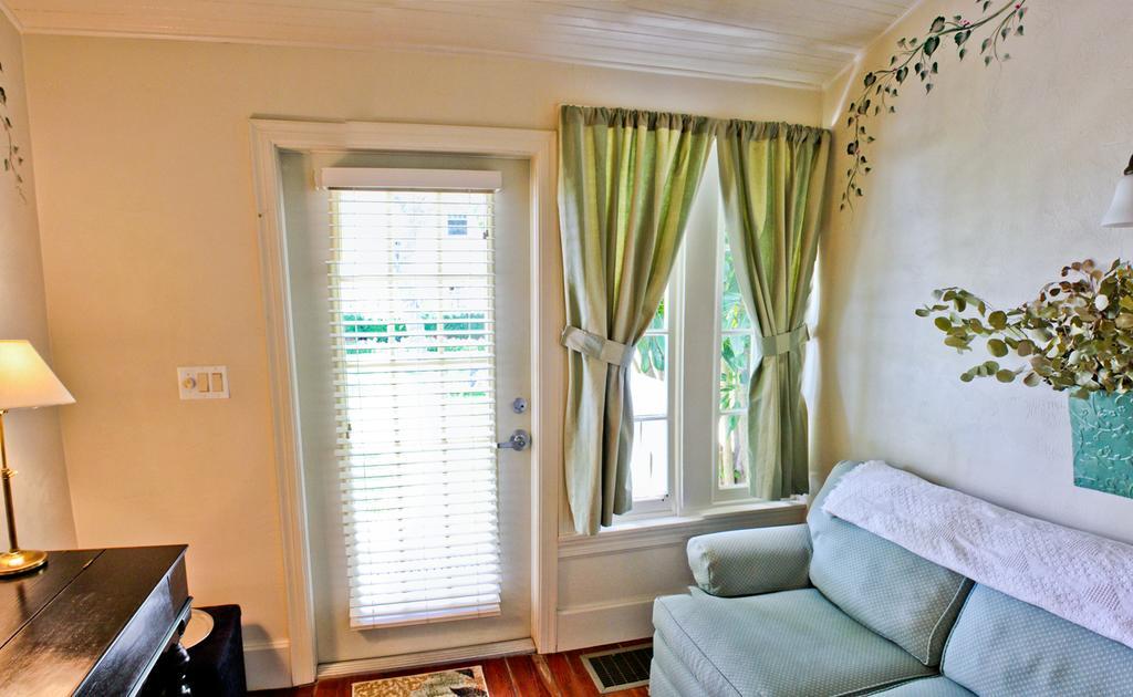 نيو سميرنا بيتش Night Swan Intracoastal Bed & Breakfast المظهر الخارجي الصورة