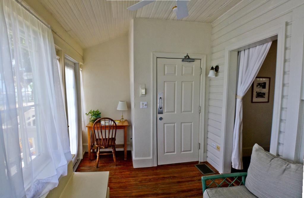 نيو سميرنا بيتش Night Swan Intracoastal Bed & Breakfast المظهر الخارجي الصورة
